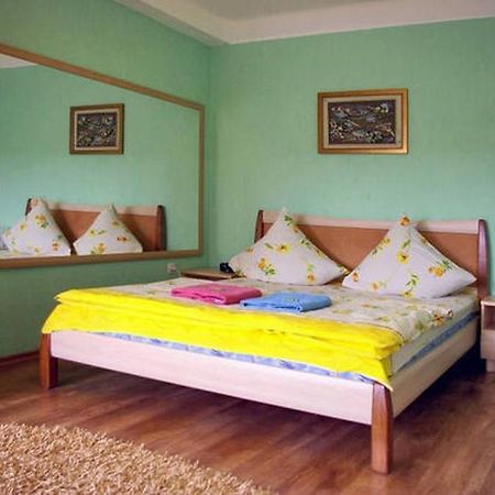 Apartment On Sobornyi Avenue Zaporizhia Extérieur photo
